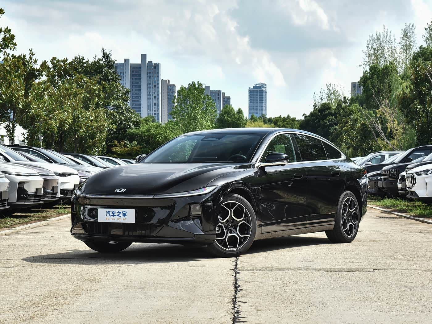 Nevo A07 730 Flagship Black Exterior
